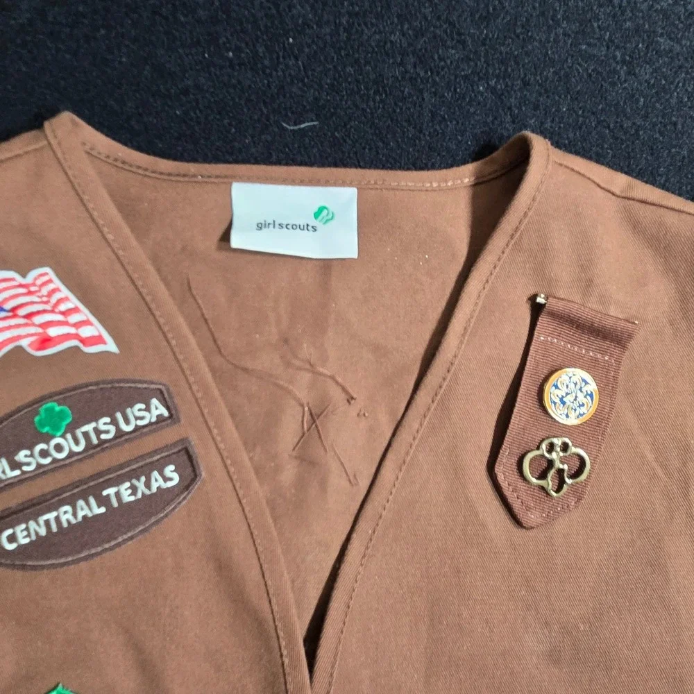 Girl Scouts USA Central Texas Brownie Vest Troop 2118 Brown Patches Pins Uniform